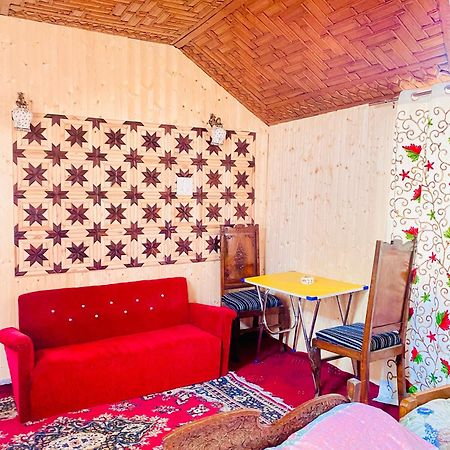 House Boat New Pala Palace Srīnagar Екстериор снимка