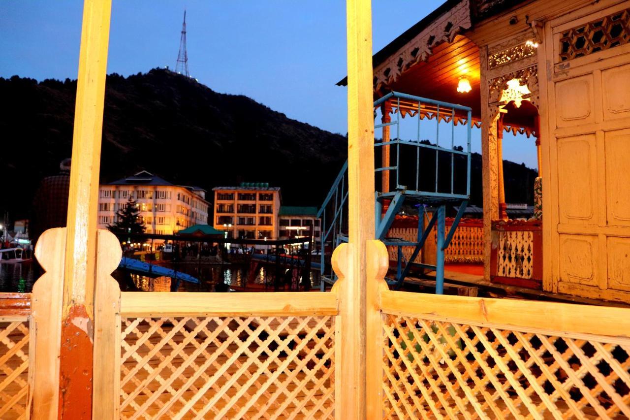 House Boat New Pala Palace Srīnagar Екстериор снимка