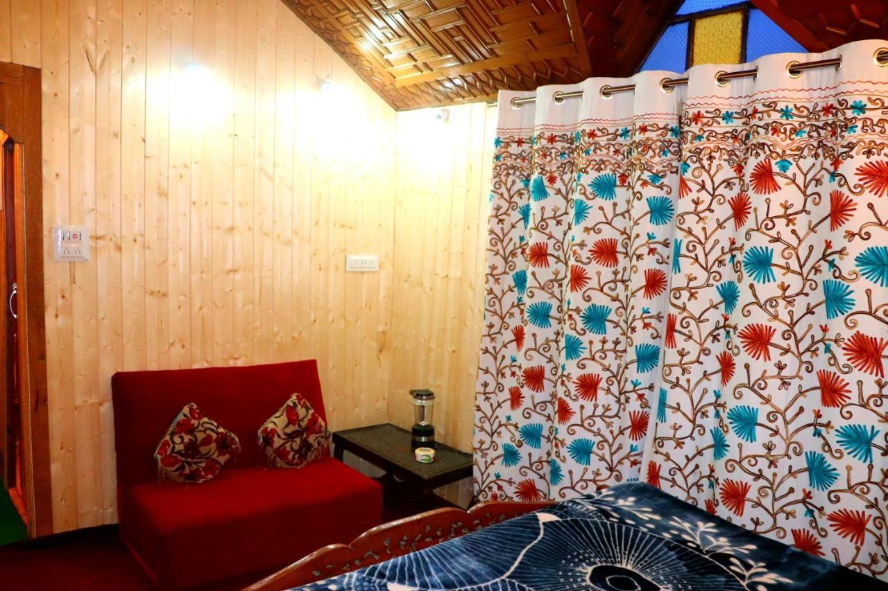 House Boat New Pala Palace Srīnagar Екстериор снимка