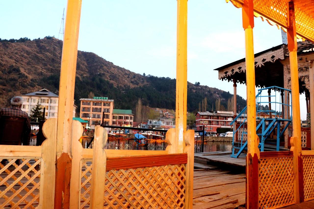 House Boat New Pala Palace Srīnagar Екстериор снимка