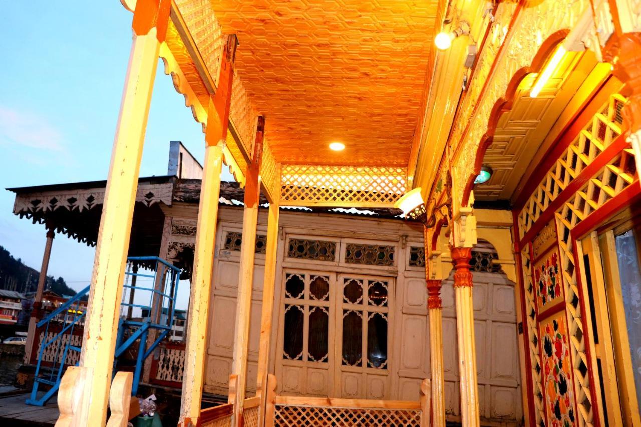 House Boat New Pala Palace Srīnagar Екстериор снимка