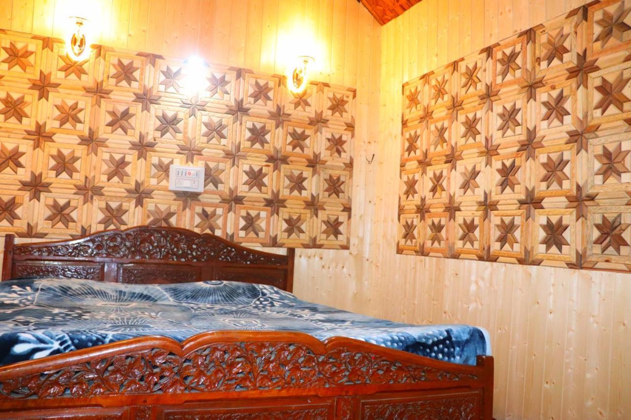 House Boat New Pala Palace Srīnagar Екстериор снимка