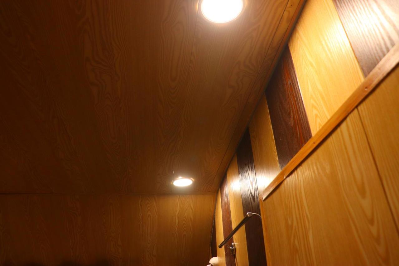 House Boat New Pala Palace Srīnagar Екстериор снимка