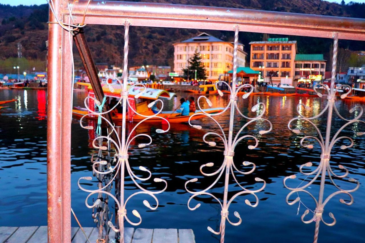 House Boat New Pala Palace Srīnagar Екстериор снимка