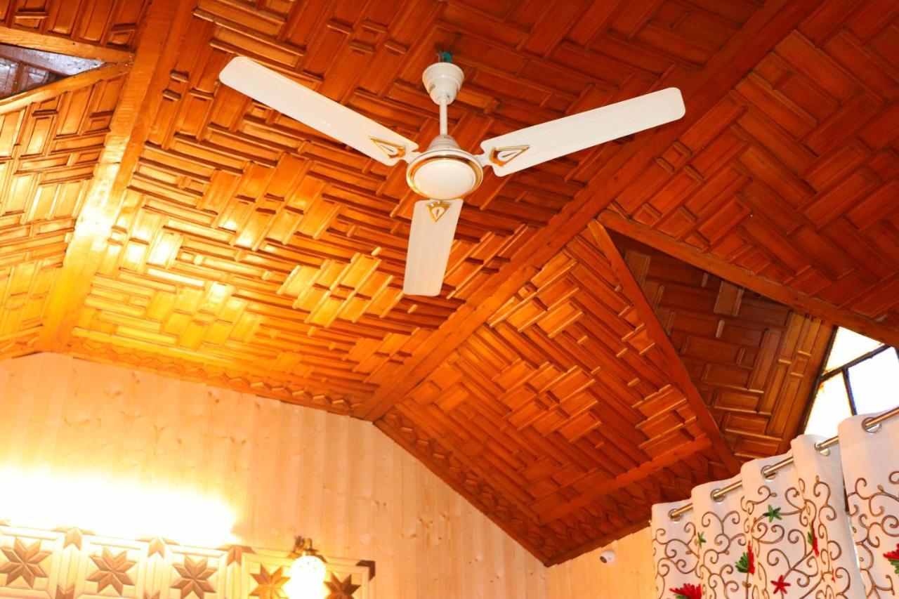 House Boat New Pala Palace Srīnagar Екстериор снимка