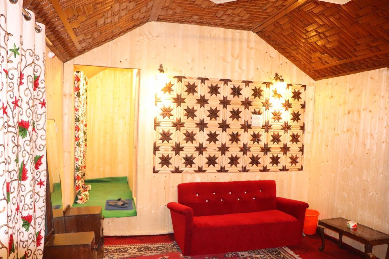 House Boat New Pala Palace Srīnagar Екстериор снимка