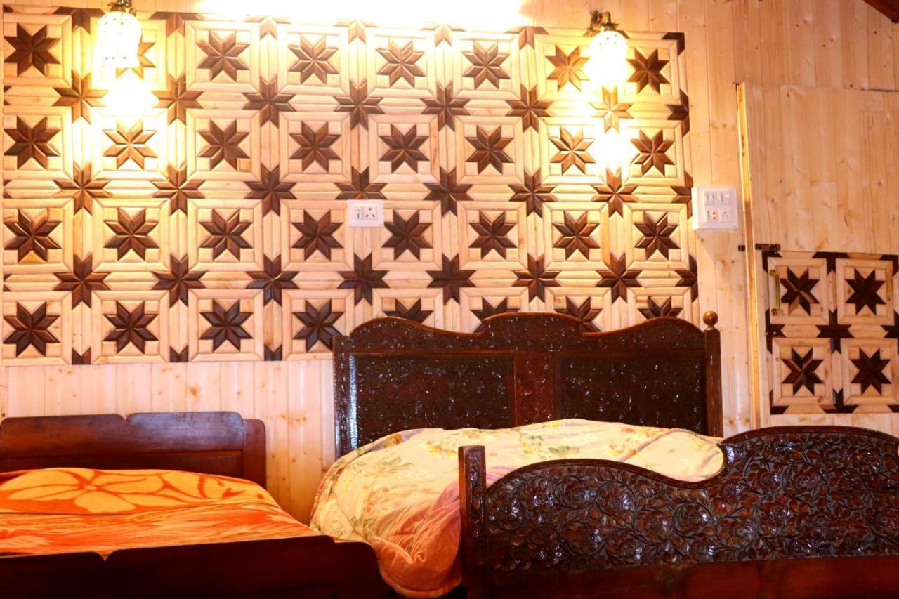 House Boat New Pala Palace Srīnagar Екстериор снимка
