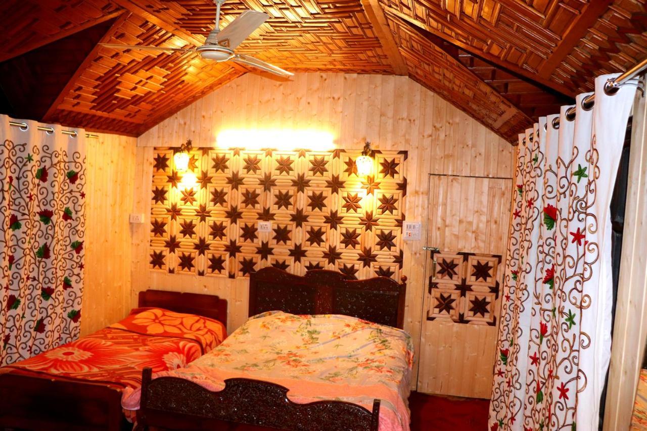 House Boat New Pala Palace Srīnagar Екстериор снимка