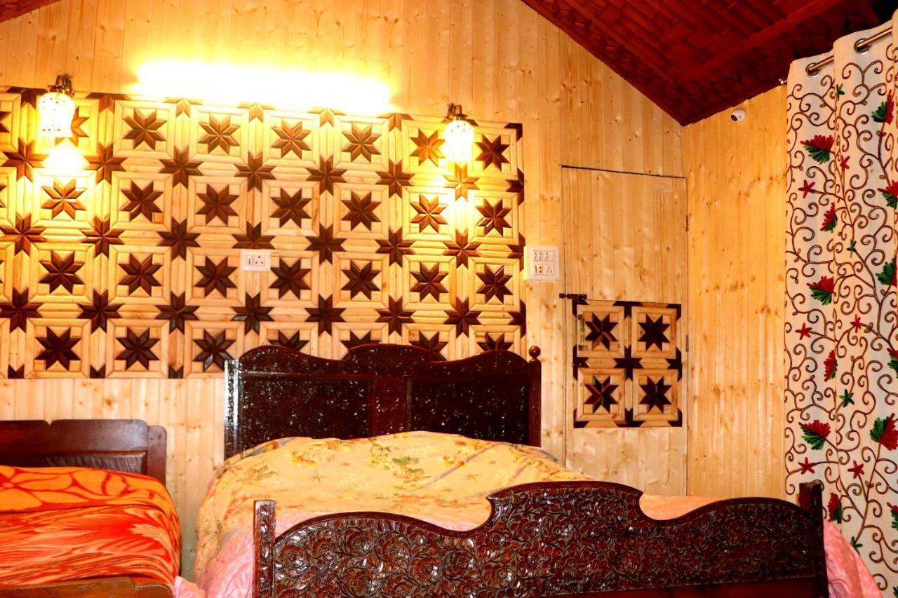 House Boat New Pala Palace Srīnagar Екстериор снимка