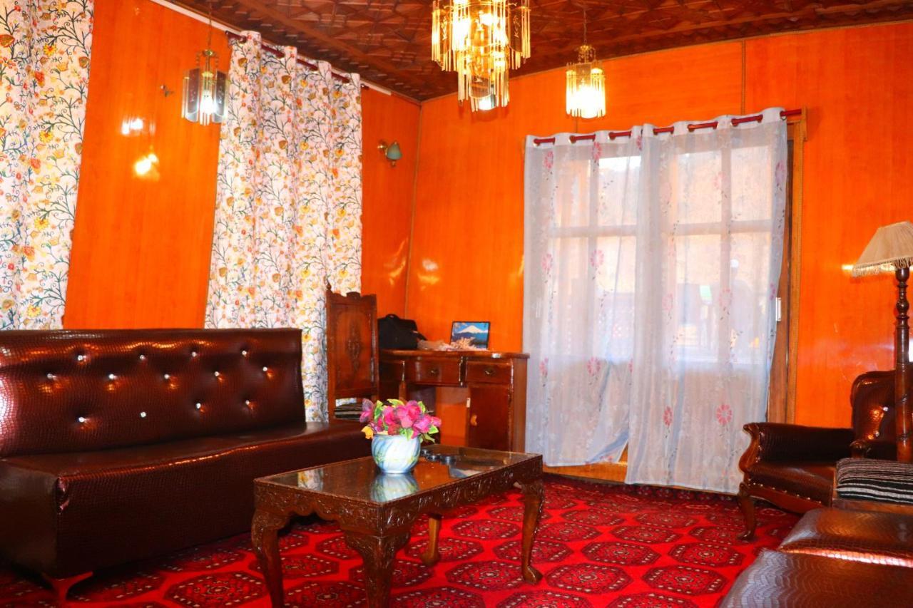 House Boat New Pala Palace Srīnagar Екстериор снимка