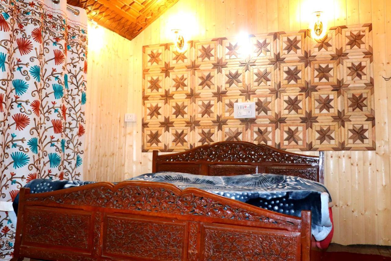 House Boat New Pala Palace Srīnagar Екстериор снимка