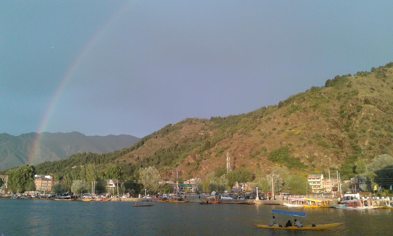 House Boat New Pala Palace Srīnagar Екстериор снимка