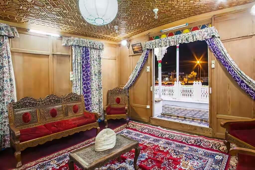 House Boat New Pala Palace Srīnagar Екстериор снимка