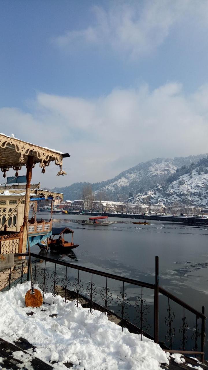 House Boat New Pala Palace Srīnagar Екстериор снимка